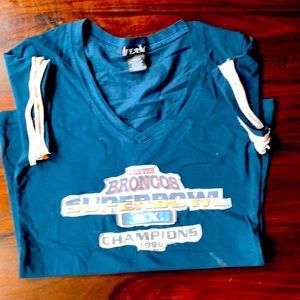 🏈 Broncos SuperBowl XXXII T-shirt - Medium